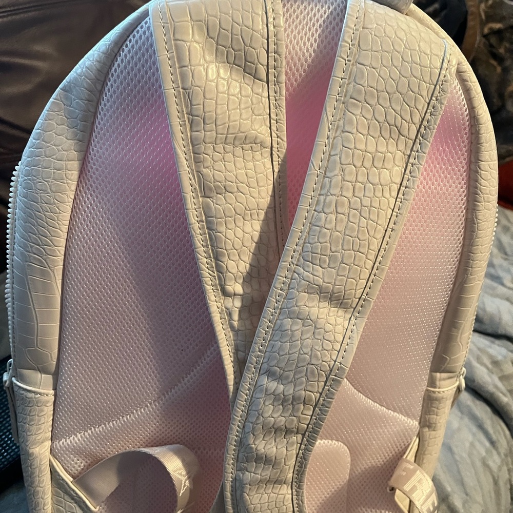 Back pack - Picture 3 of 3